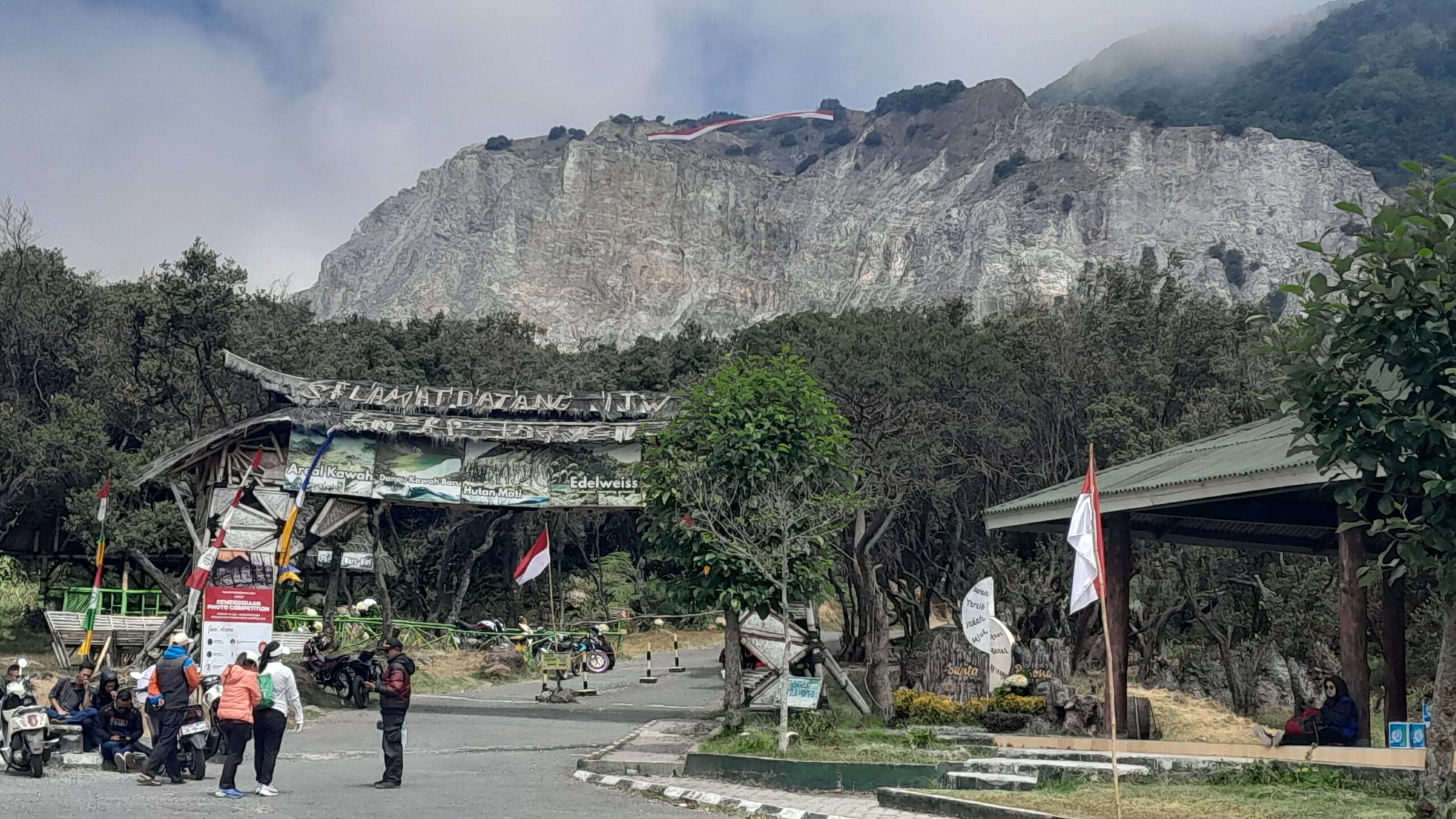 Pecinta Gunung Wajib Tau Mitos Gunung Papandayan