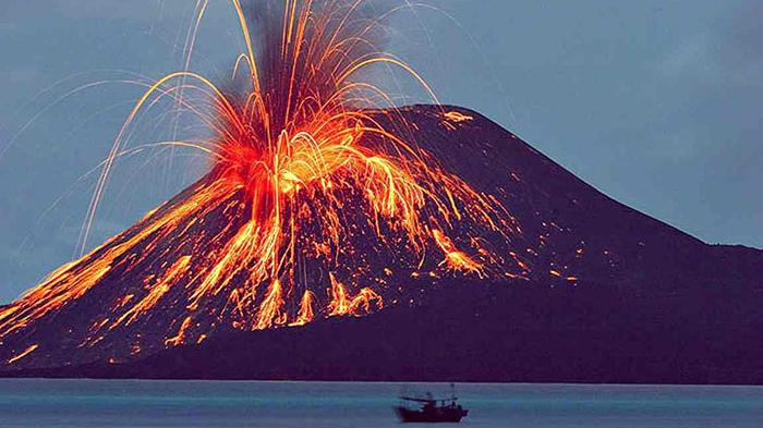 5 Misteri Gunung Anak Krakatau yang Mengerikan, Dari Mulai Sering Erupsi Hingga..