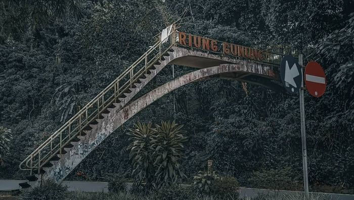 Ada Misteri di Balik Jembatan Riung Gunung Ke Arah Villa Soekarno Puncak Bogor