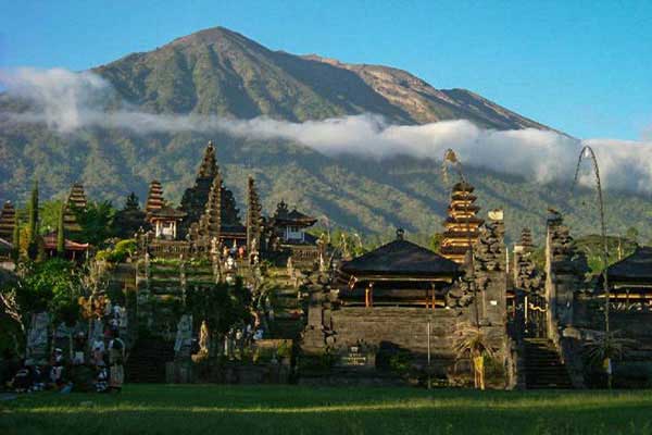 Mengeksplorasi Kisah Mitos dan Misteri yang Menyelimuti Gunung Agung Bali