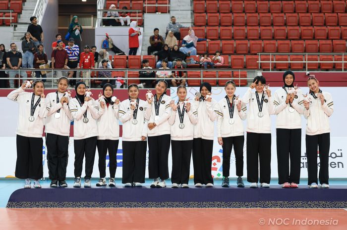 Asian Youth Games 2025 – Lampaui Ekspektasi Raih Perak, Pelatih Sebut Tim Voli Putri Indonesia Punya Gaya Permainan Mirip Jepang